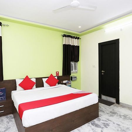 Oyo 27686 Hotel Chandra Garden Govardhan Екстериор снимка