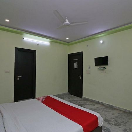 Oyo 27686 Hotel Chandra Garden Govardhan Екстериор снимка