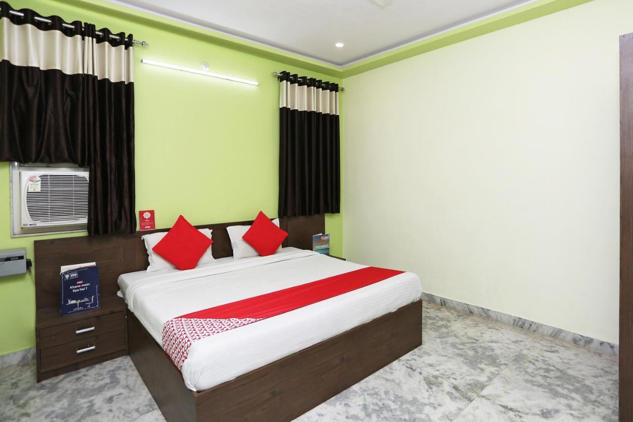 Oyo 27686 Hotel Chandra Garden Govardhan Екстериор снимка