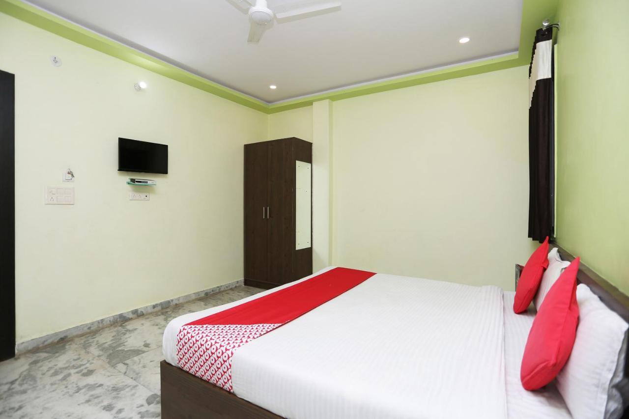 Oyo 27686 Hotel Chandra Garden Govardhan Екстериор снимка