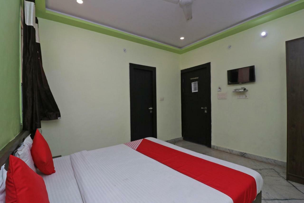 Oyo 27686 Hotel Chandra Garden Govardhan Екстериор снимка